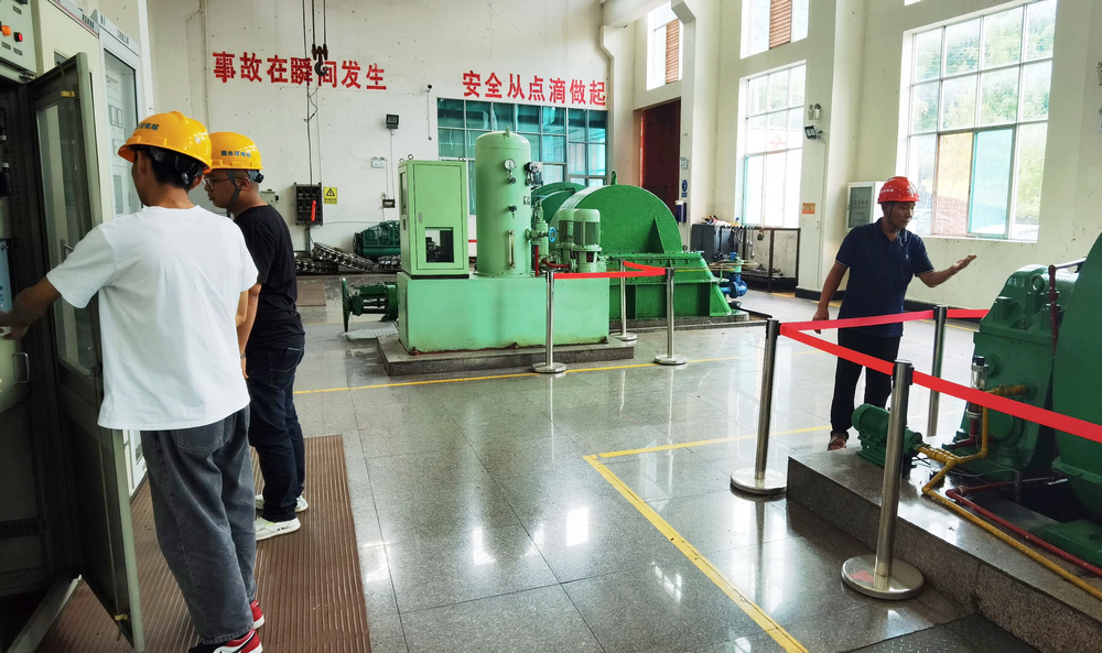 1623760742548741.jpg 檢查站內(nèi)各機(jī)電設(shè)備.jpg