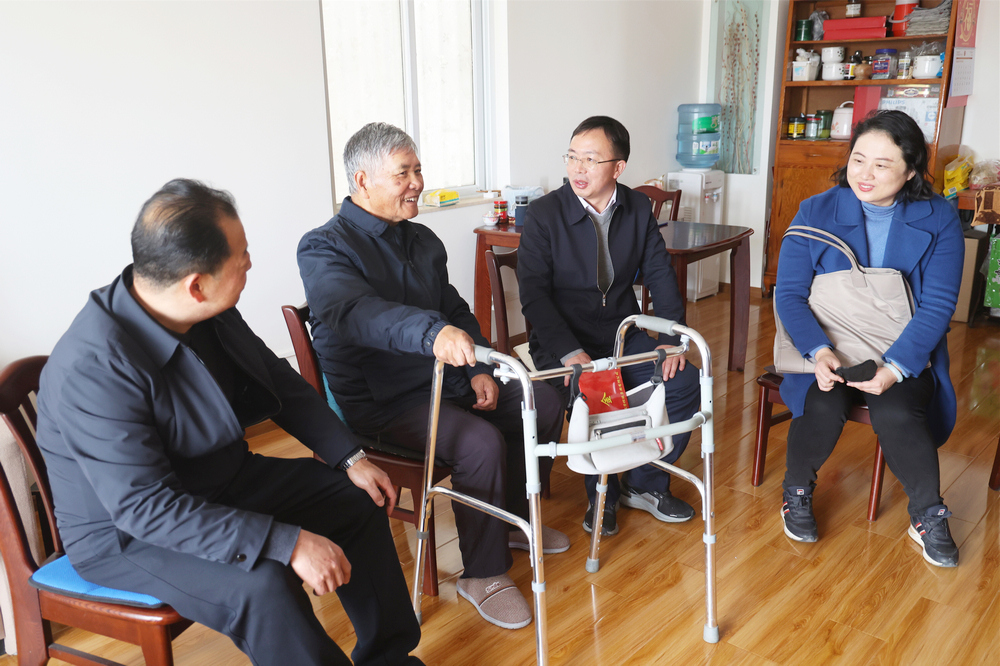 1642427539598313.jpg 劉金榮慰問老領導俞康侯2.JPG