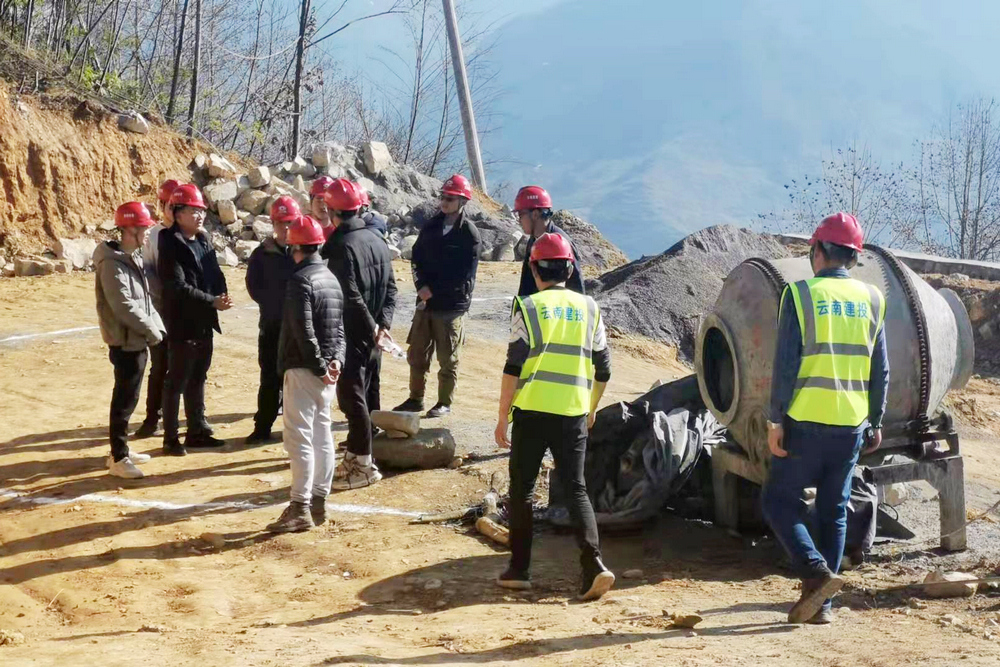 1647347190611954.jpg 驅車一路顛簸至昭通大關縣悅樂鎮(zhèn)塘房村黃泥坳水廠項目現場調研.jpg